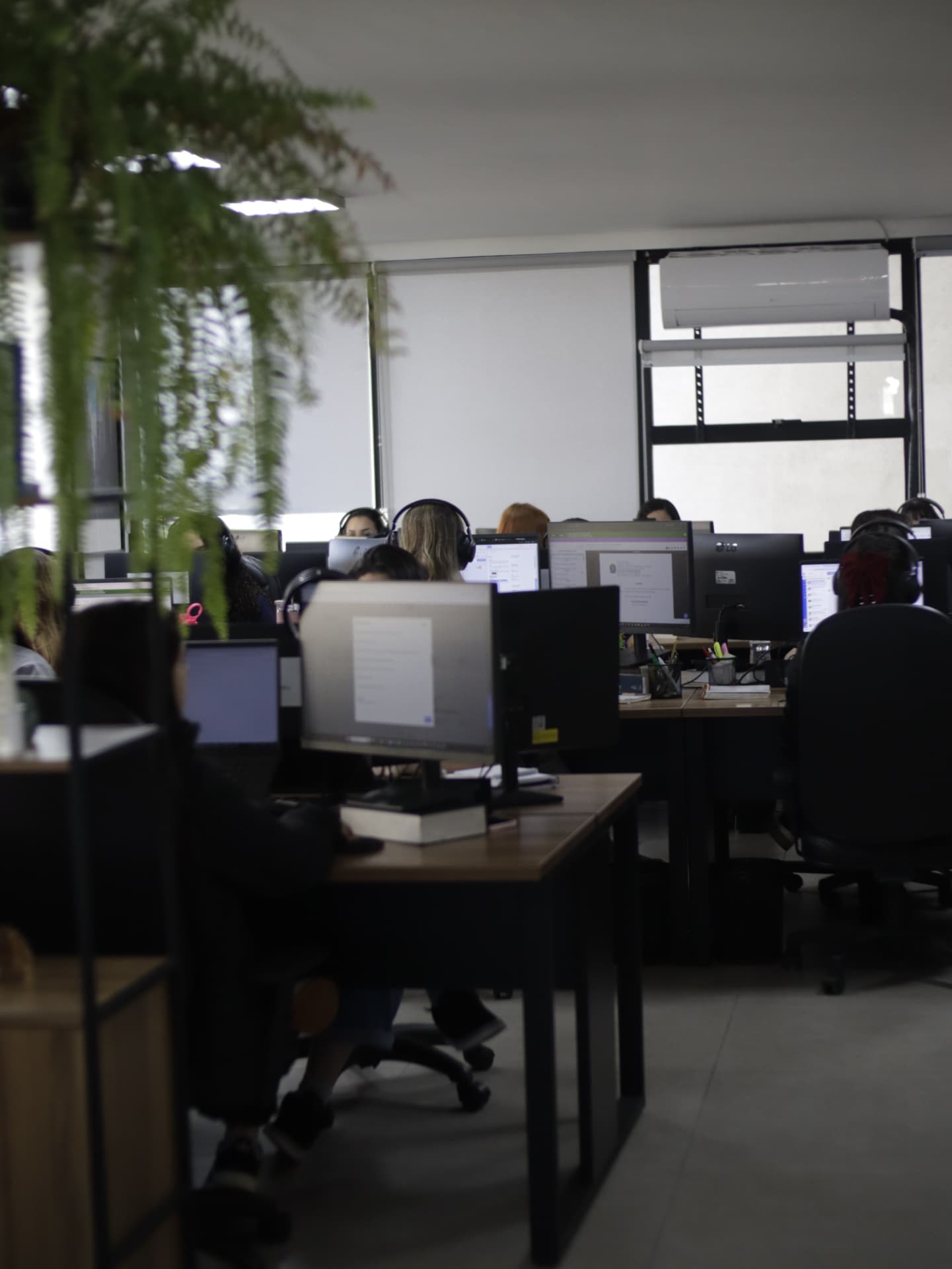 Vista geral do espaço de trabalho do escritório de advocacia