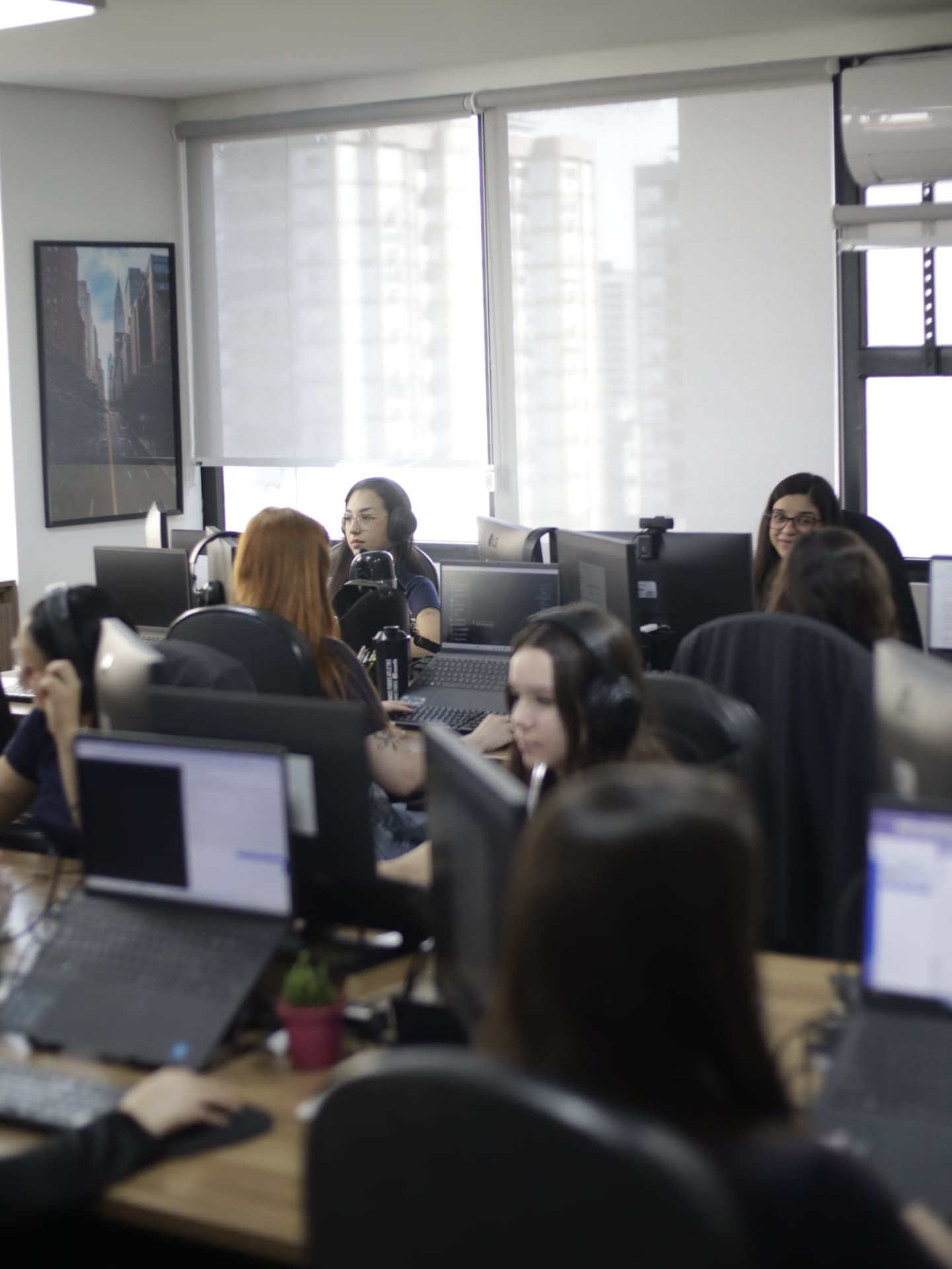Equipe do Venturin e Oliveira Advogados Trabalhistas atuando em escritório moderno